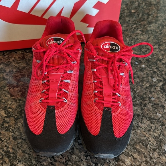 Nike Red and Black Air Max Sneakers EUC 10.5 - Picture 4 of 14